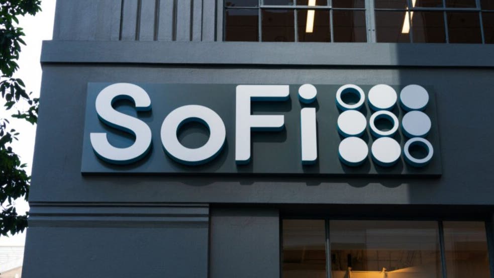 What's going on with SoFi Technologies stock on Monday?