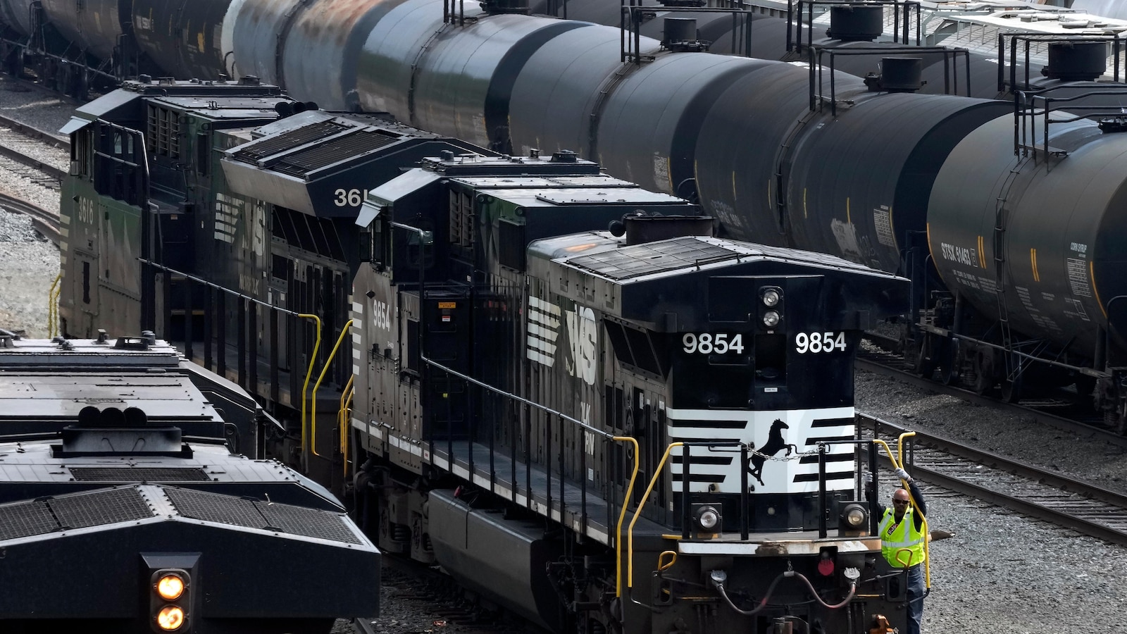 Activist investor wins three seats on Norfolk Southern's board of directors, but has no control over firing CEO
